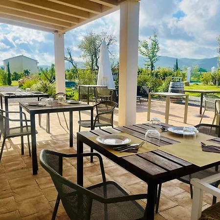 בית חווה Radicata Tuscany Relais אלביניה