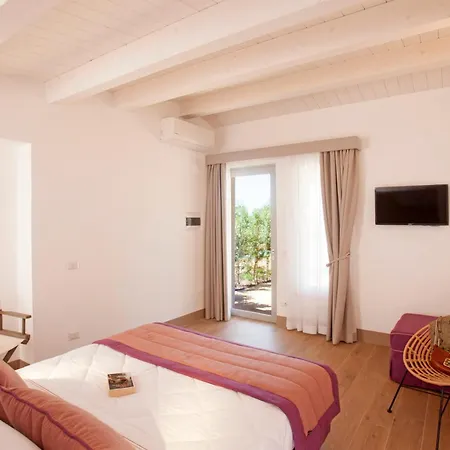 בית חווה Radicata Tuscany Relais אלביניה