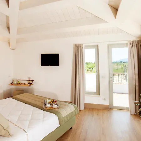 Radicata Tuscany Relais בית חווה *